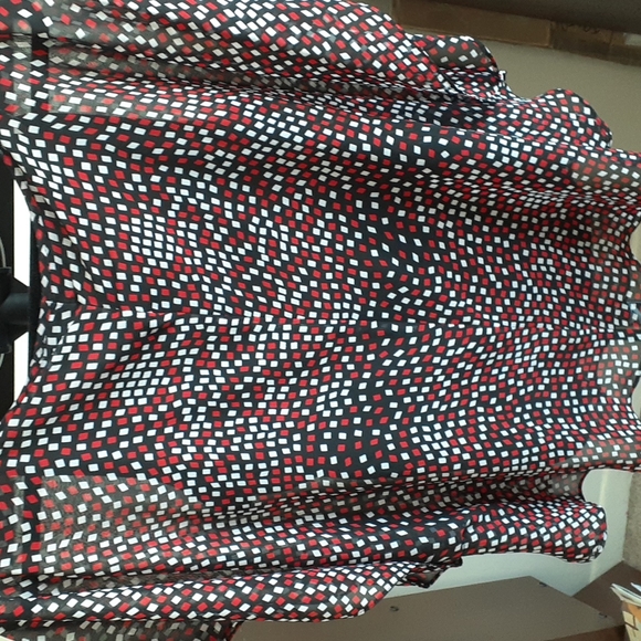 Laura Petites Flowy Short-Sleeved Scoop Neck Top - Women's Size Large - Picture 3 of 5